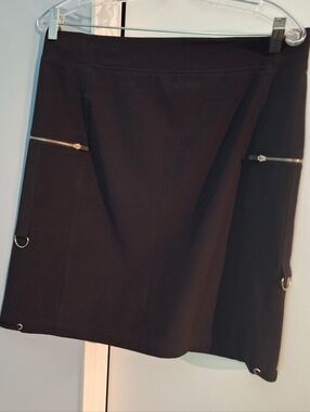 Chicos Zenergy Black Zip Pocket Neema Skirt Size Medium (1)